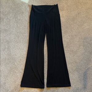 Like new Athleta Salutation Stash Flare Pant L/Tall